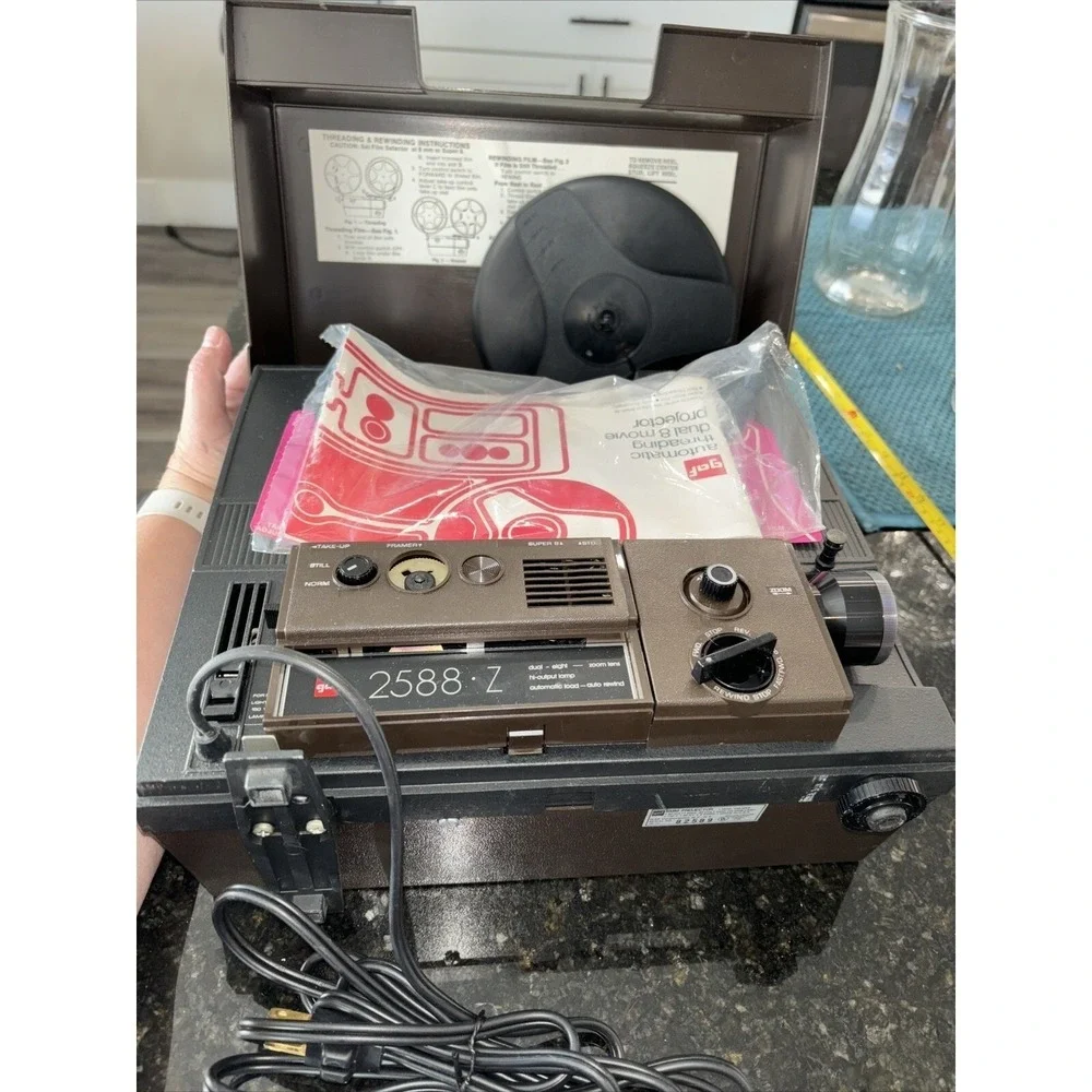 Vintage GAF 2588Z 8MM Movie Film Projector Model #438-M5Z COLLECTIBLE GRADE!